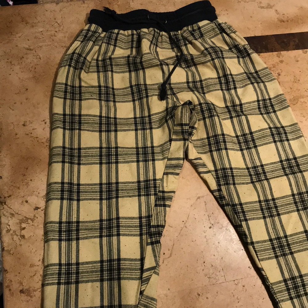 Yellow and black jogger by Sleek